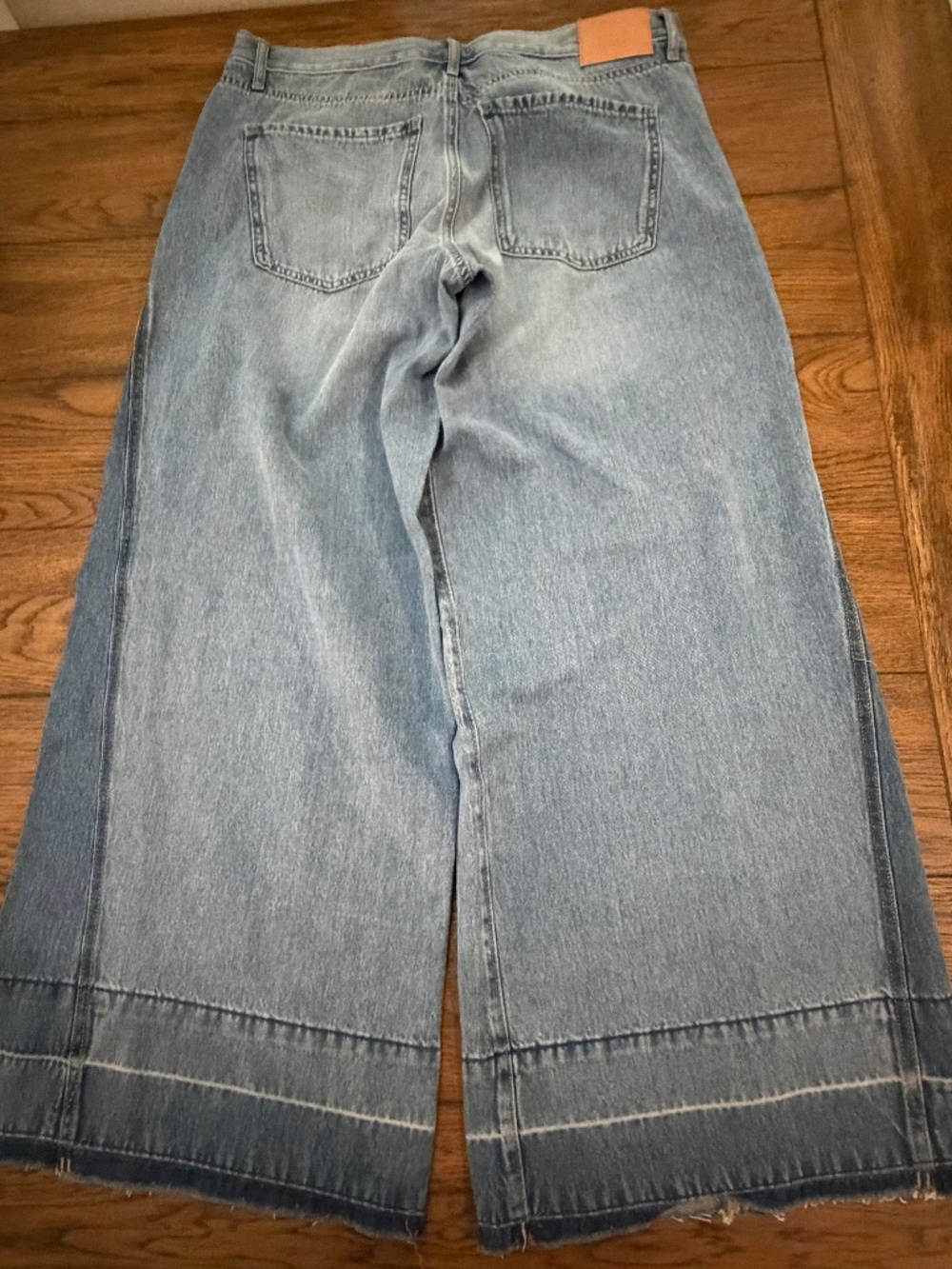 Express High Waisted Released Hem Relaxed Wide Leg Light Wash Jeans S12 - Picture 4 of 5